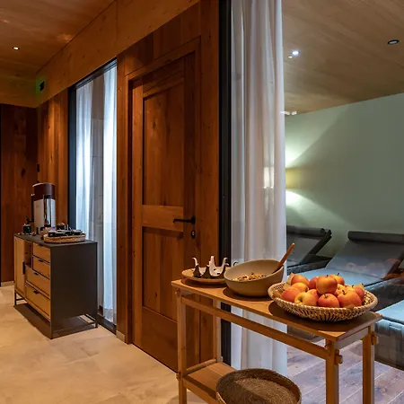 Pollux Hotel 4*