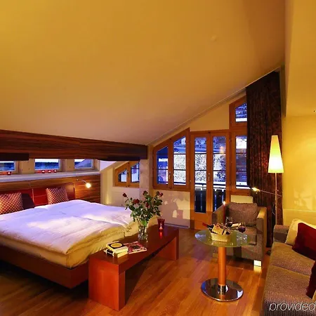 Pollux Hotell 4*